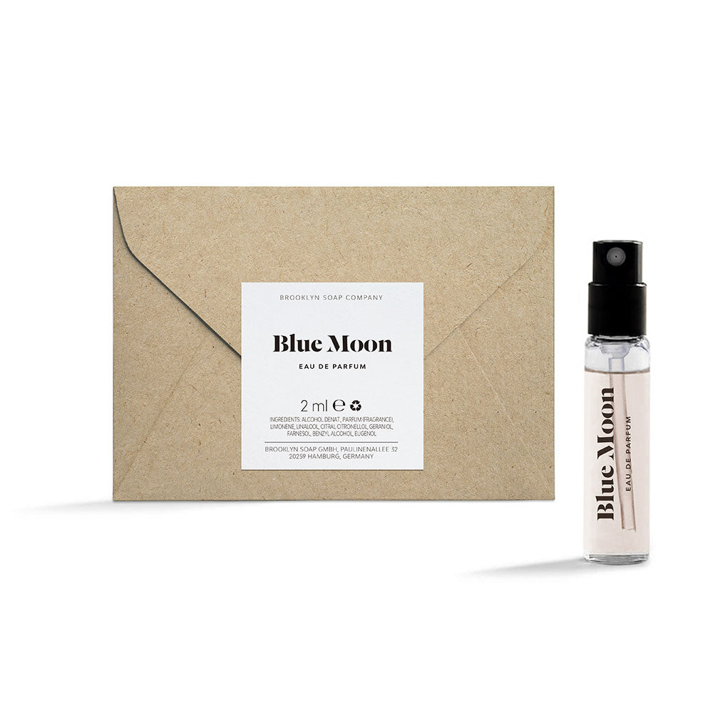 Blue Moon Eau de Parfum als Tester von der Brooklyn Soap Company für Männer mit fruchtig-frischer Duftkomposition aus Apfel, Bergamotte, Leder und Zedernholz.  [DE] [AT]